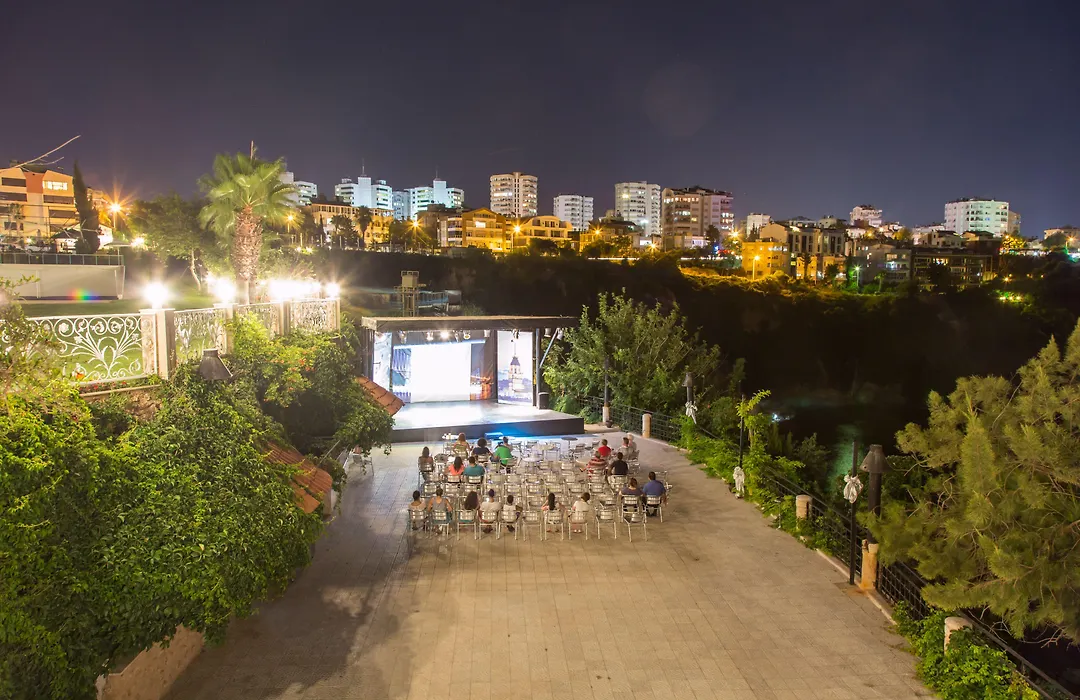 Falcon Hotel-1
